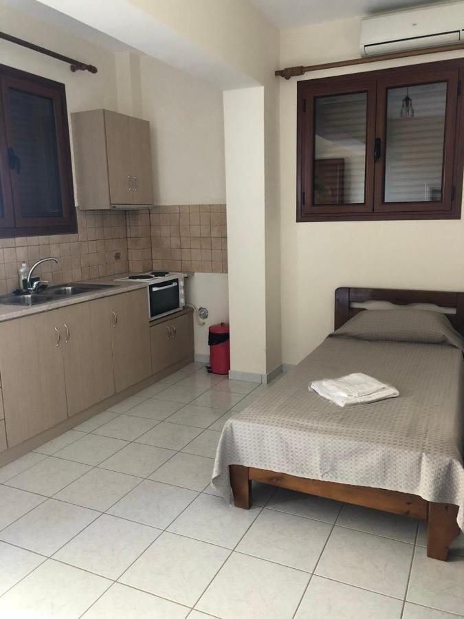 Savvas Apartments Bãi biển Bãi biển Plitra Ngoại thất bức ảnh