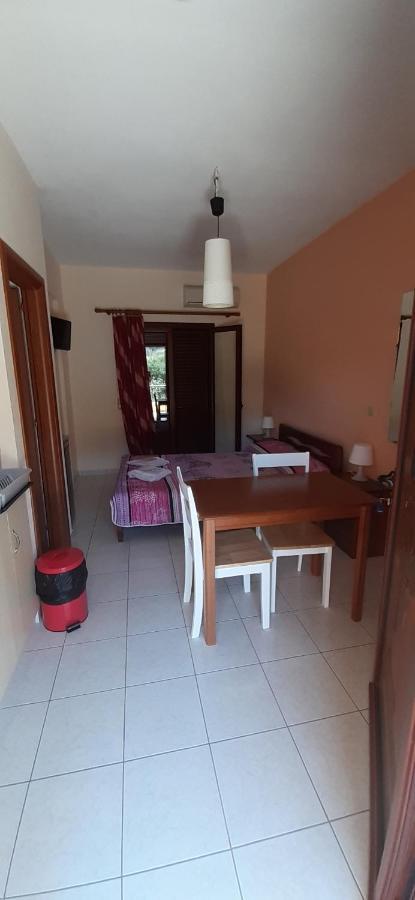 Savvas Apartments Bãi biển Bãi biển Plitra Ngoại thất bức ảnh