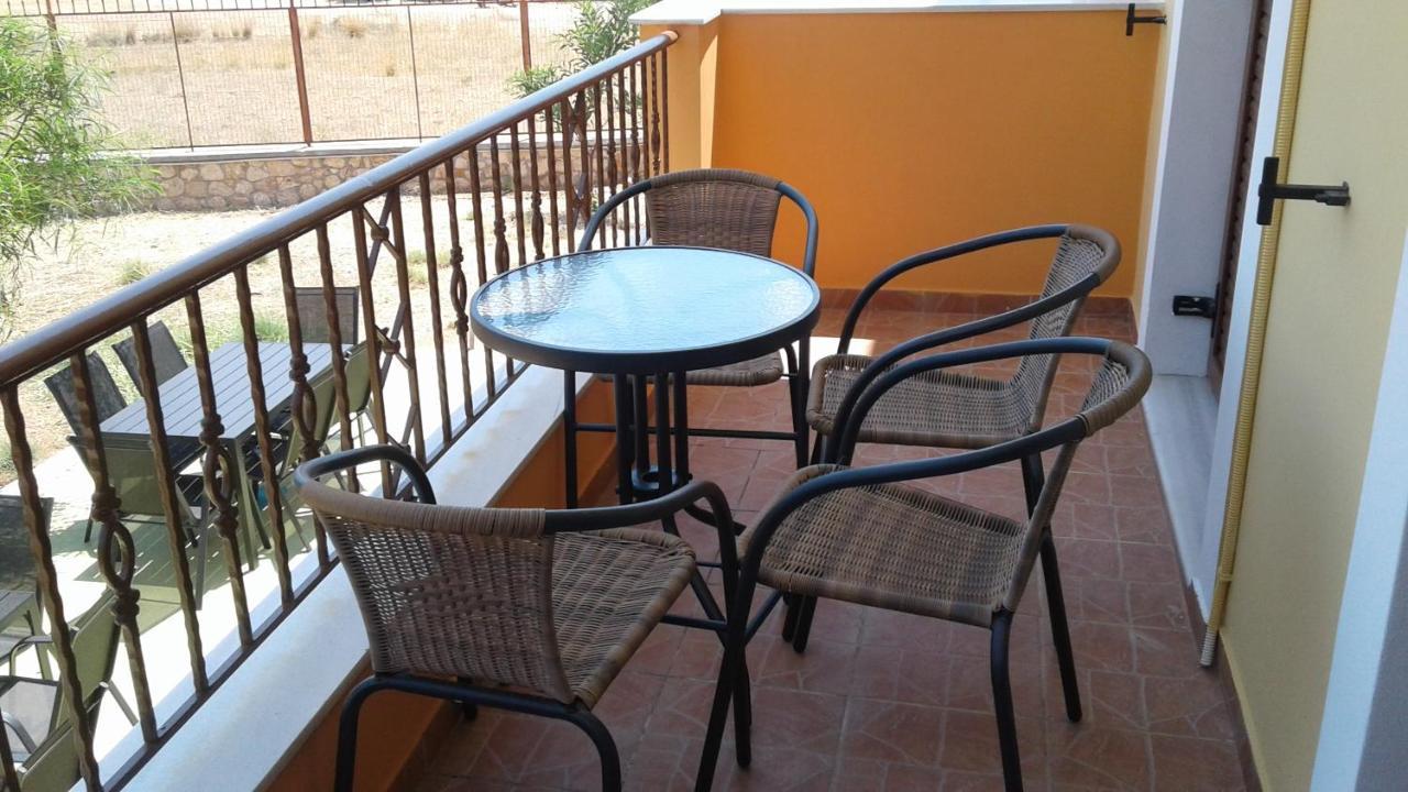 Savvas Apartments Bãi biển Bãi biển Plitra Ngoại thất bức ảnh